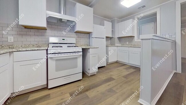 Building Photo - 543 Dawnview Ln