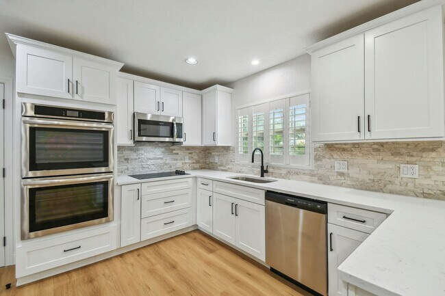Foto del edificio - 4802 W Longfellow Ave