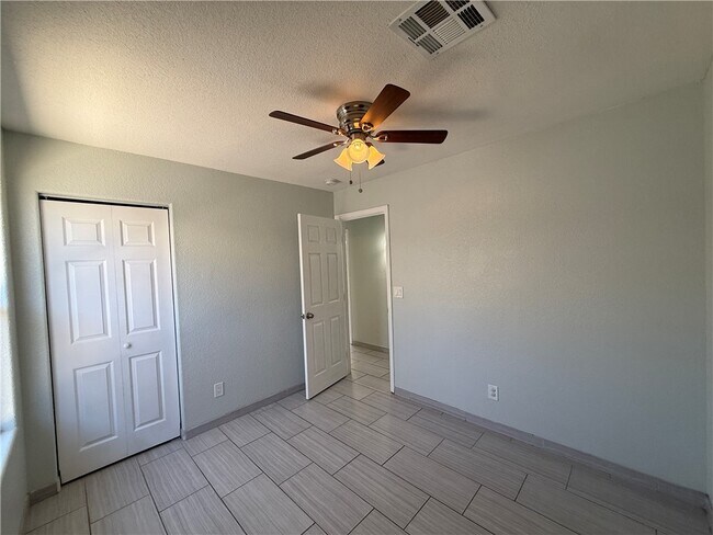 Foto del edificio - 2014 Gates Ave