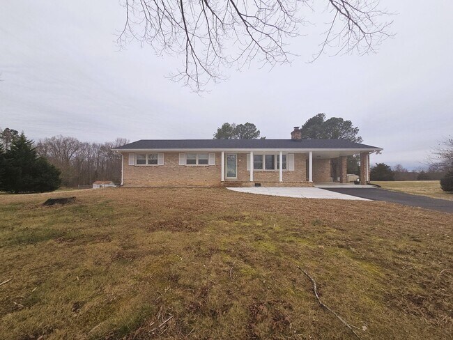 Foto del edificio - Remodeled ranch on large serene lot in Amelia County.