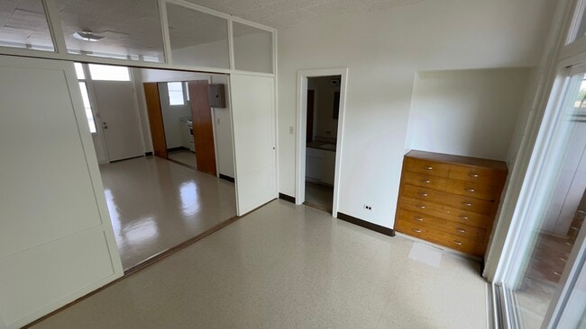 Building Photo - 516 Kamoku St