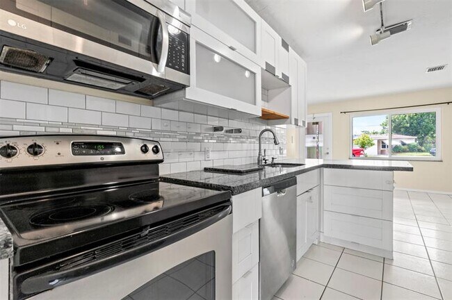 Foto del edificio - 1415 NE 25th St
