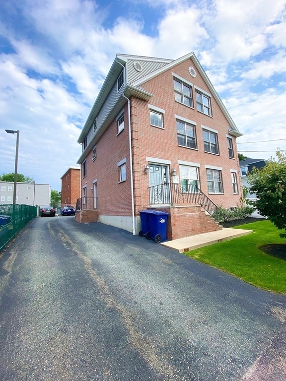 Primary Photo - 287 Everett St