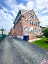 Building Photo - 287 Everett St