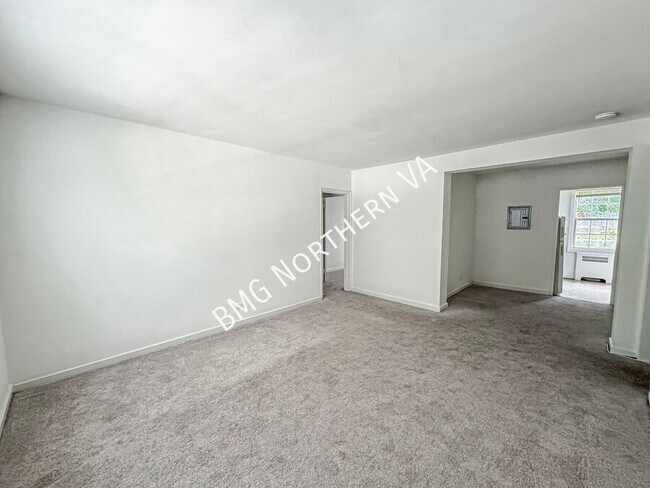 Foto del edificio - 214 N George Mason Dr