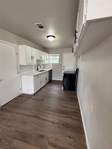 Building Photo - 3521 Grassmere St