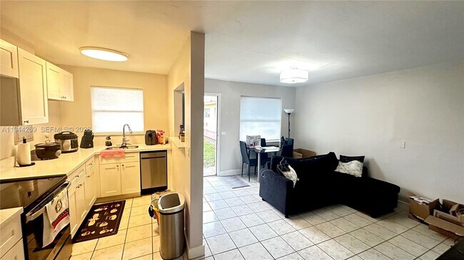 Foto del edificio - 2651 NW 13th St