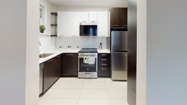 Interior Photo - 155 MacLaren