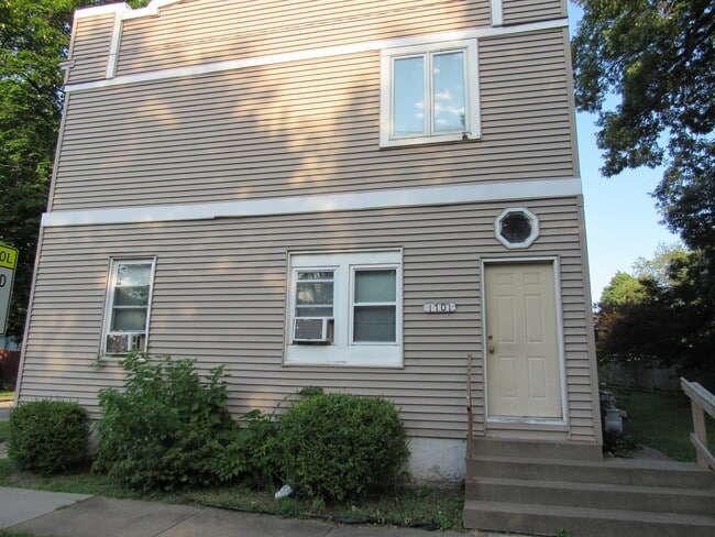 Building Photo - 1701 25th St