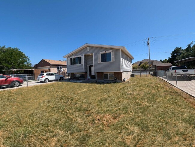 Building Photo - GORGEOUS Home!!!