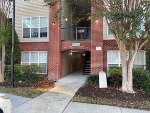 Building Photo - 2801 Bloomfield Ln