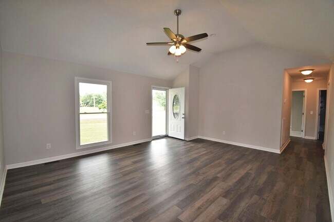 Foto del edificio - Beautifully remodeled 4BR/2BA one level home in M'boro, triple Rockvale schools!