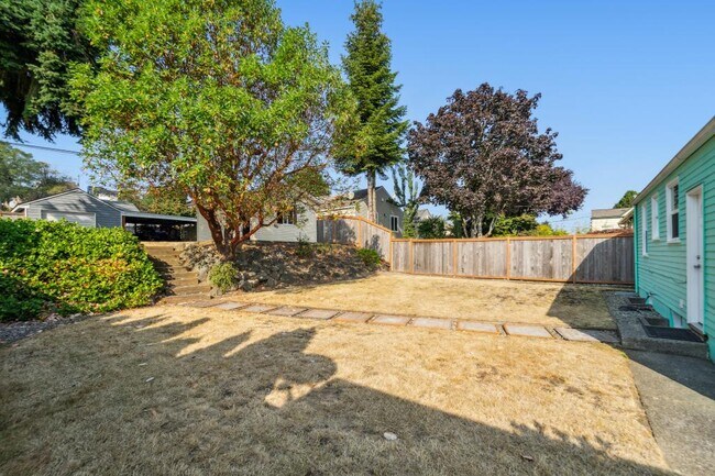 Building Photo - Wonderful West Seattle Home - 2 bedrooms