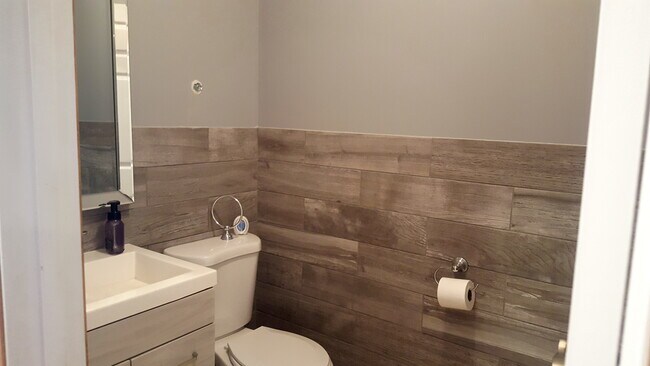 Foto del edificio - 2124 W 35th St