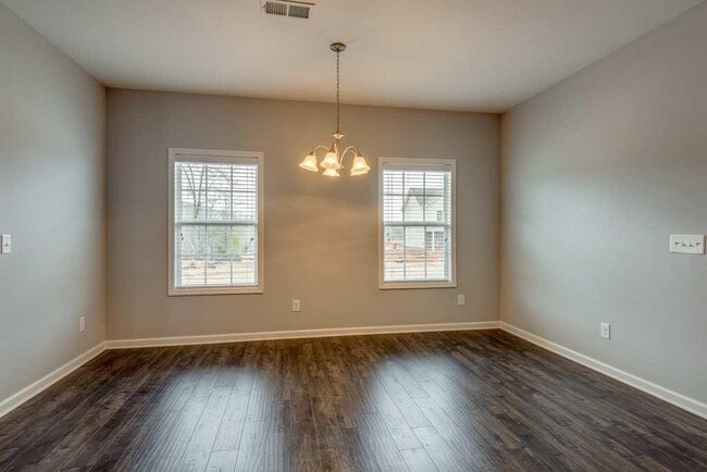 Building Photo - Fairview Station Home - Spacious and Styli...