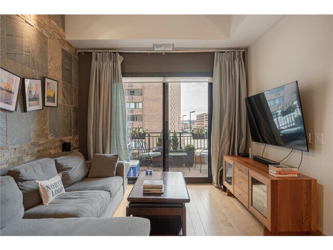 Foto del edificio - 100 3rd Ave S