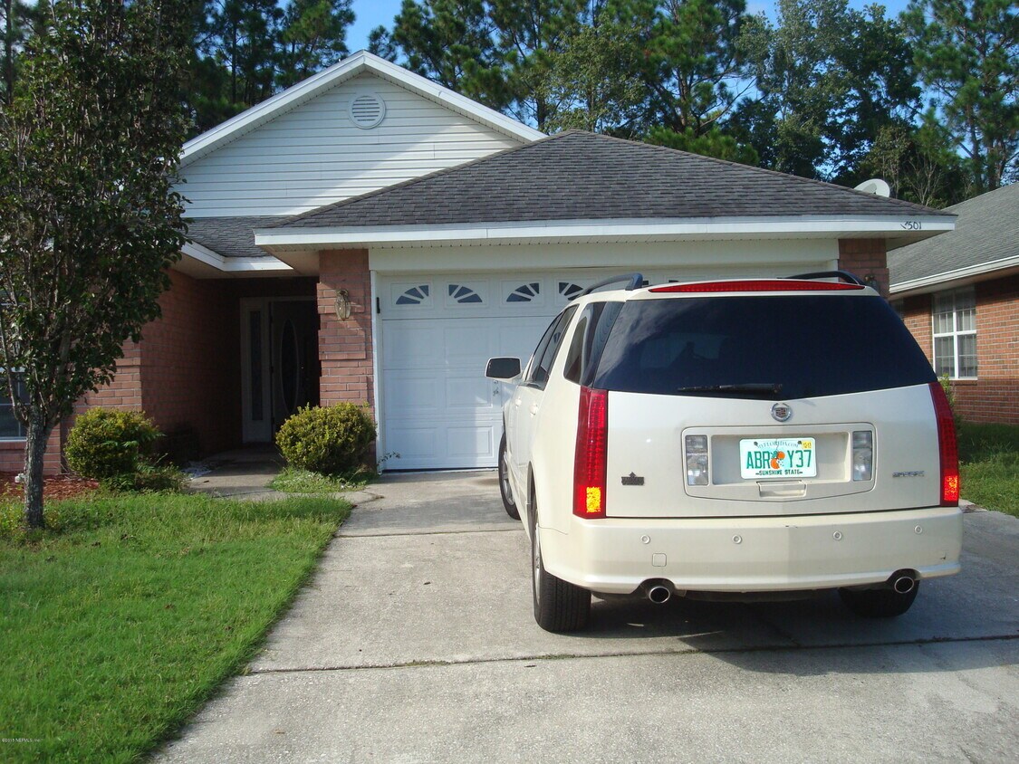 Foto principal - 7501 Cliff Cottage Dr