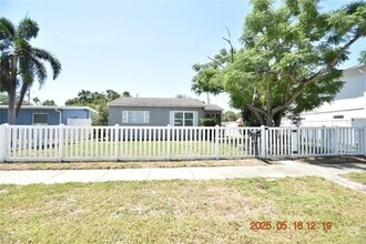 Building Photo - 872 51st Ave N