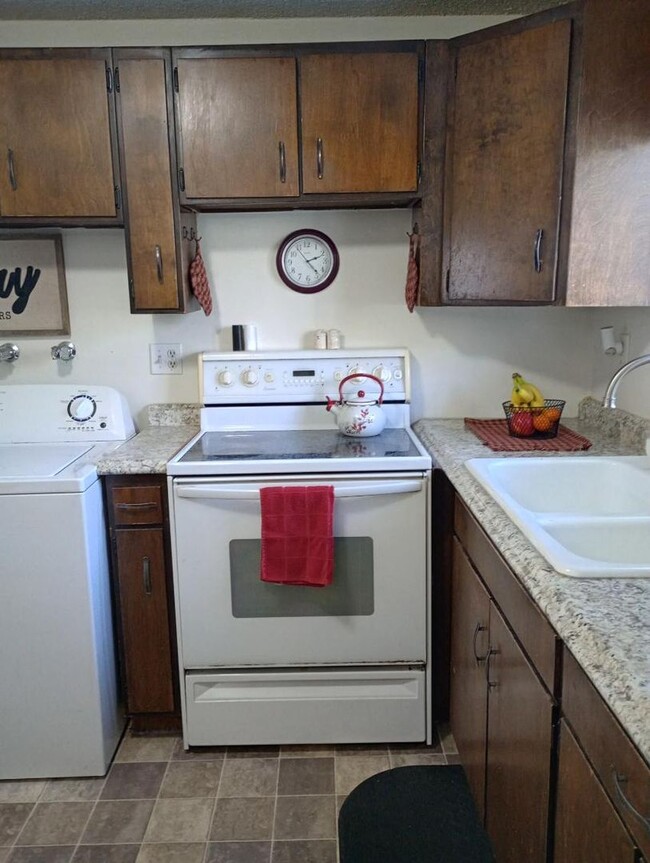 Building Photo - Cozy 2 Bedroom in Downtown Provo