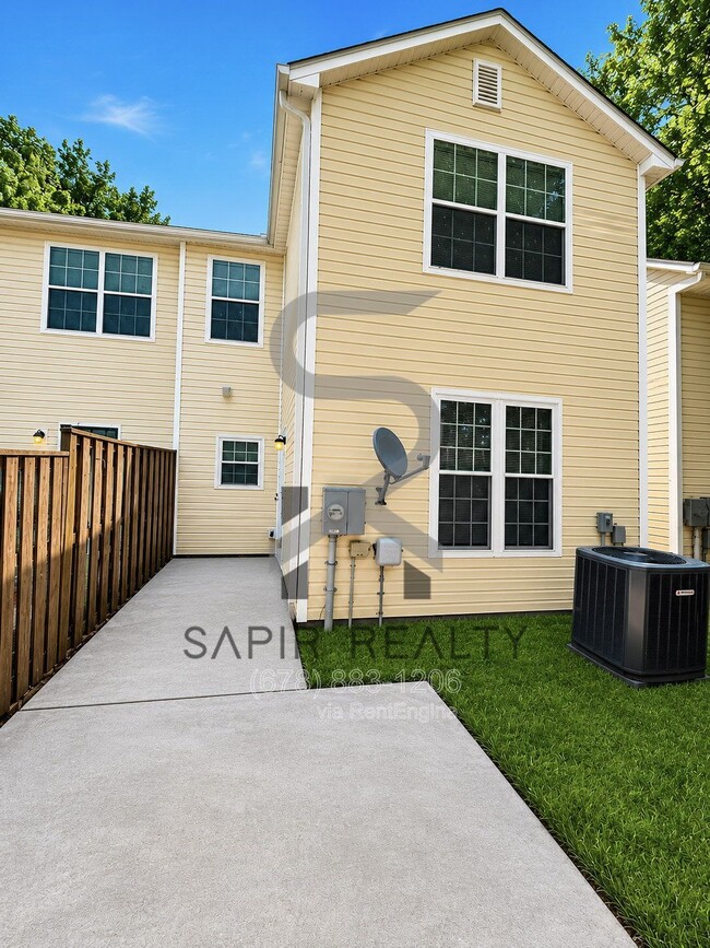 Building Photo - 2339 Brianna Dr