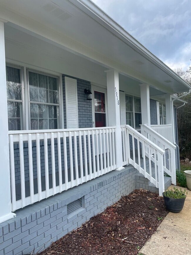 Foto del edificio - 5918 Medders St