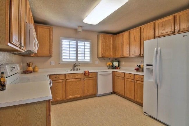 Building Photo - 1690 Civic Center Dr