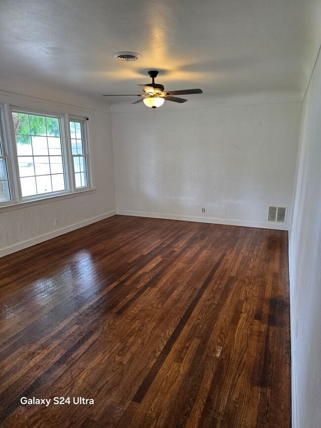 Building Photo - 2101 Caseyville Ave