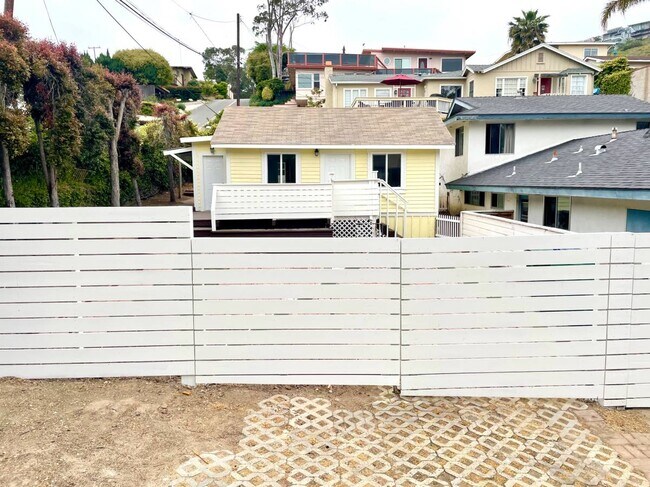 Foto del edificio - 117 Acacia Dr