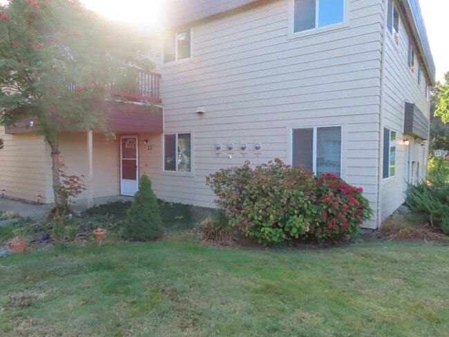 Foto del edificio - 3 Bed/ 1.5 Bath Townhouse Near Gateway Are...