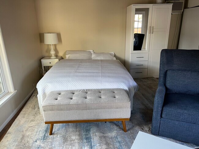 Queen Bed - 505 Alvarado St