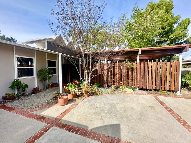 Building Photo - 16703 Alginet Pl