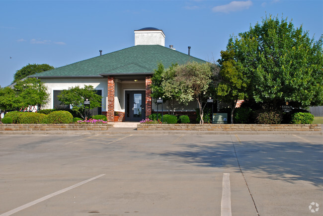 Building Photo - Fox Hollow Townhomes