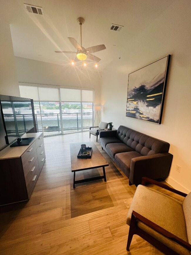 Photo - 1100 Peters St Apartment