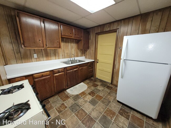 Building Photo - 2 br, 1 bath House - 801 Washington Street