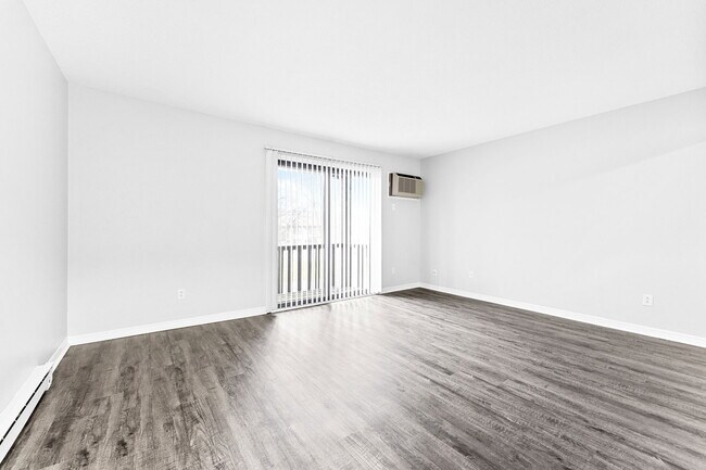 Foto del edificio - 5923 Walnut Cir Dr