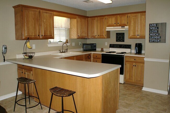 Building Photo - Beautiful Home in Pelham! View with 48 Hou...