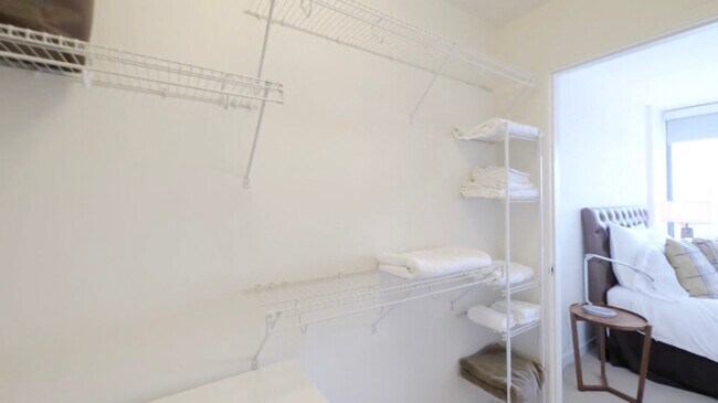 Foto del edificio - 351 W Hubbard St