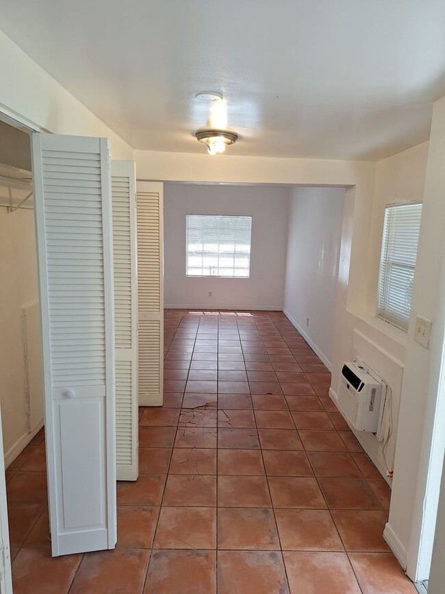 Foto del edificio - 715 NW 116th Terrace