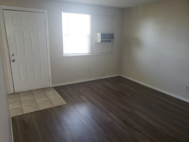 Building Photo - 3950 Turnpike Dr