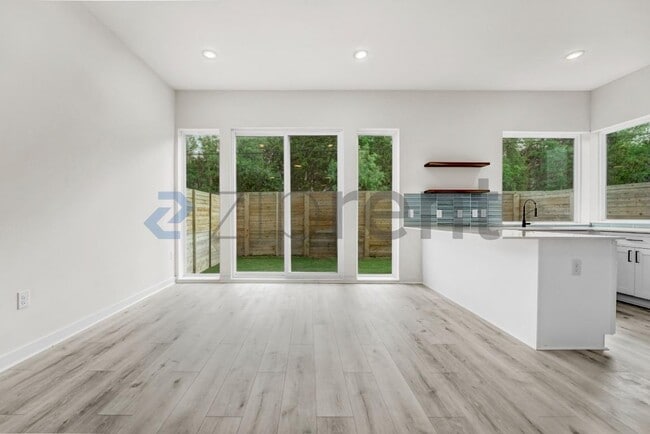 Foto del edificio - 2000 Riverside Farms Rd