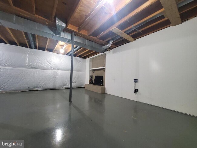 Building Photo - 708 Candle Ridge Ct