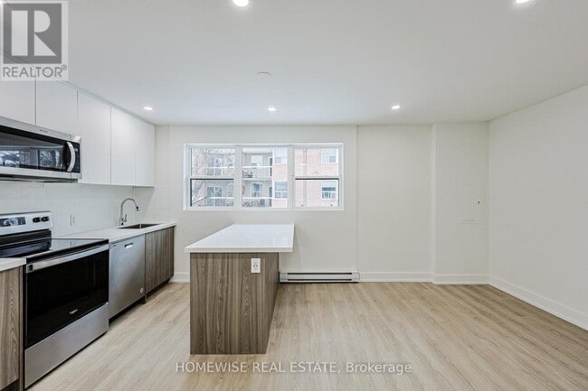 Building Photo - 100 Liberty St N