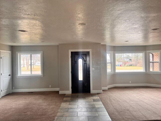 Foto del edificio - Beautiful 4 Bedroom, 3 Bathroom Home With Basement in Cedar City