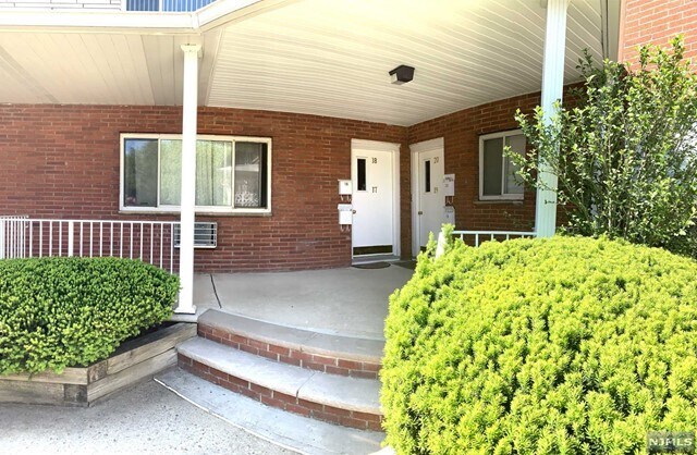 Building Photo - 1319 Anderson Ave