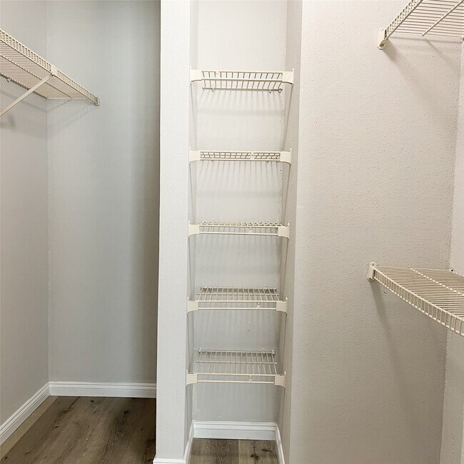 Foto del edificio - 8718 Victorian Village Dr