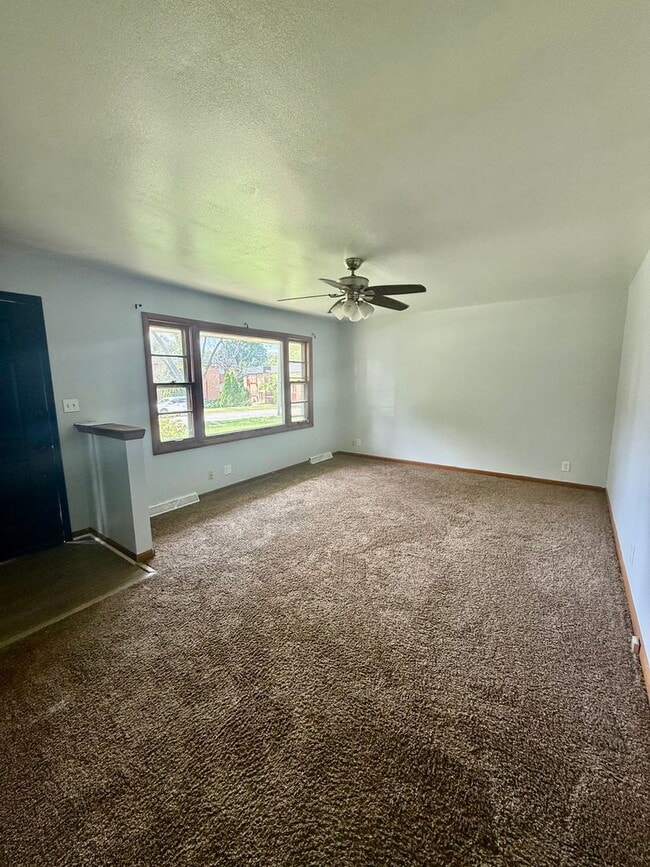 Building Photo - 209 Flintridge Dr