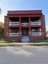 Building Photo - 10512 Greenlawn Ave