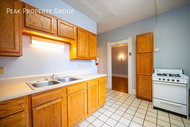 Foto del edificio - 250 1/2 W. 5th Avenue Rear-