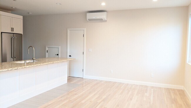 Building Photo - 1157 Leff St