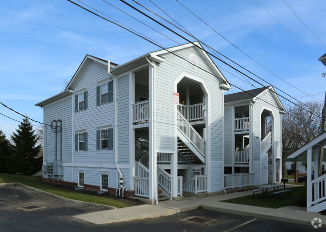 Somerset Square Apartments - Somerset Square